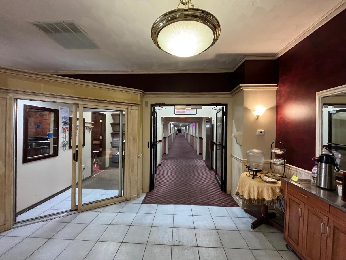 Presque Isle Hotel Exterior foto